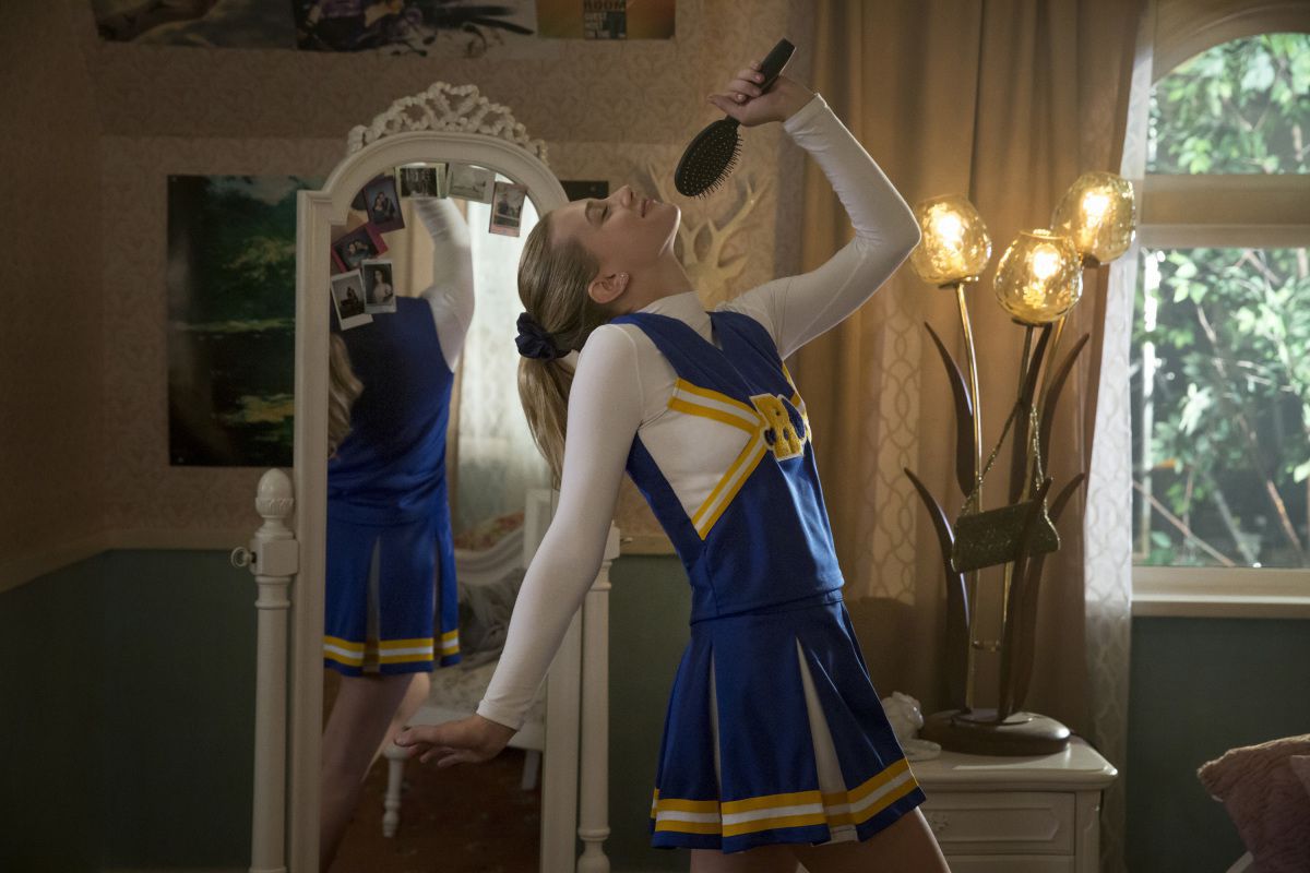 Riverdale Fashion: Season 1 Premiere