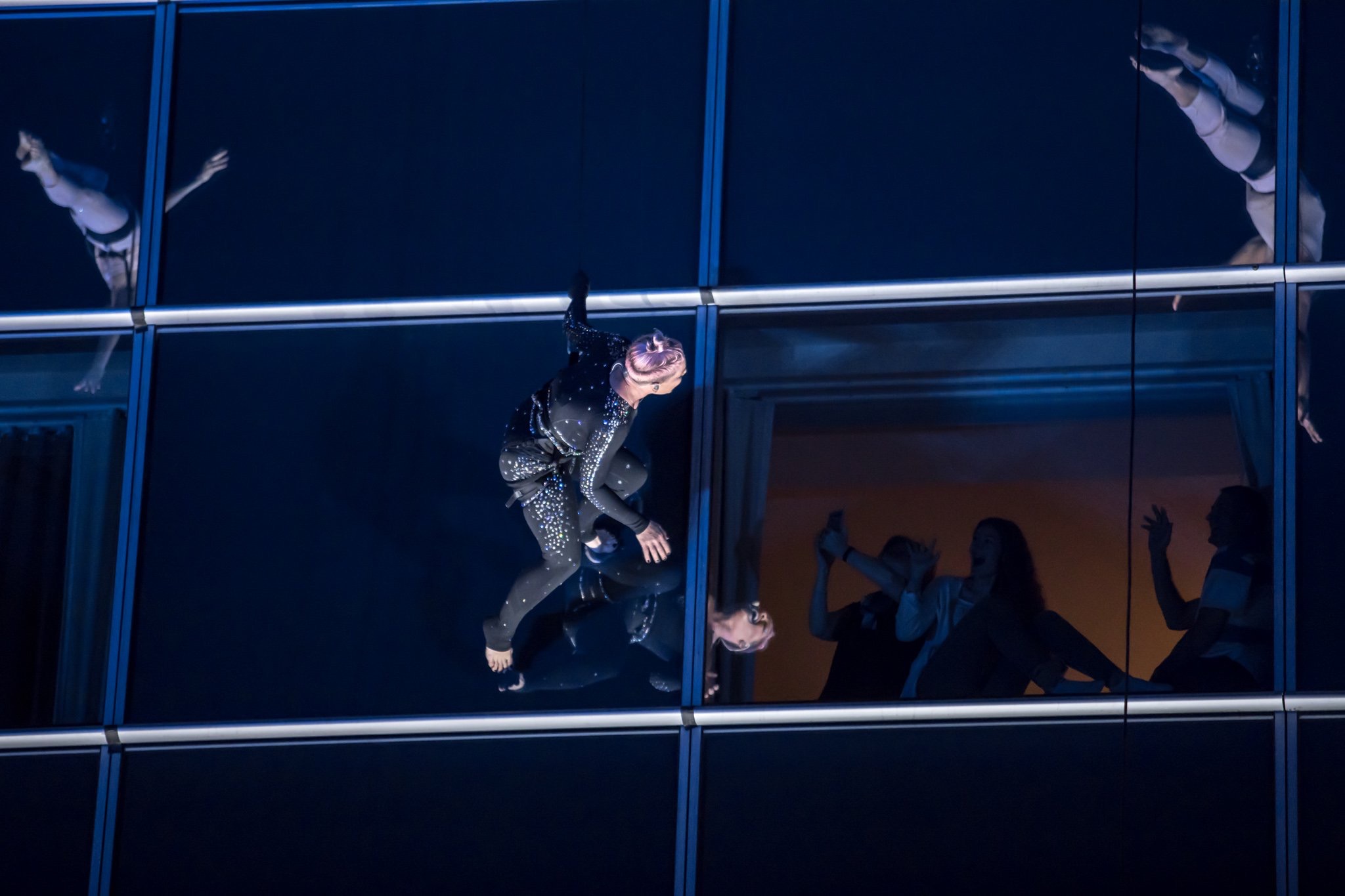 AMAs 2017: Making a Case for Sparkly Things